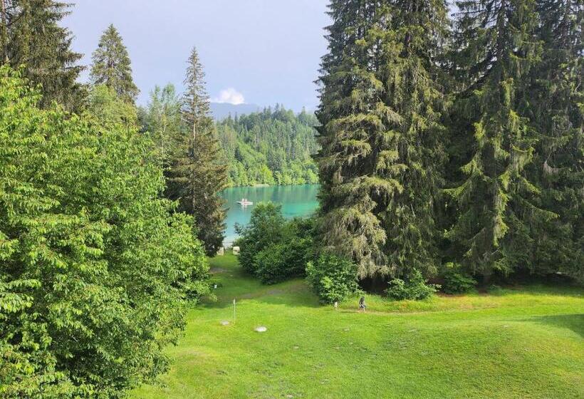 ユースホステル Gasthaus Crestasee