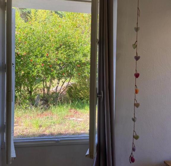 ベッドアンドブレックファースト Chambres D Hôtes De La Villa Les Rosiers   Eglantine