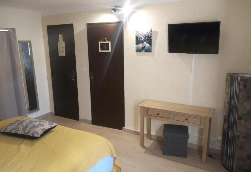 مبيت وإفطار Chambres D Hôtes L Amphitryon 5 Chambres