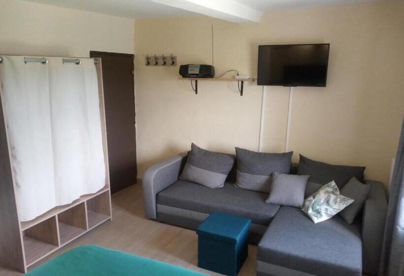 مبيت وإفطار Chambres D Hôtes L Amphitryon 5 Chambres