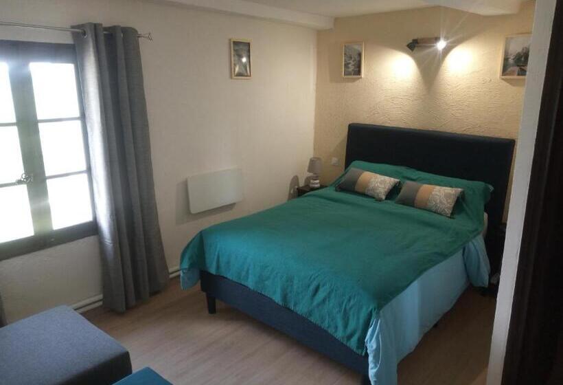 مبيت وإفطار Chambres D Hôtes L Amphitryon 5 Chambres