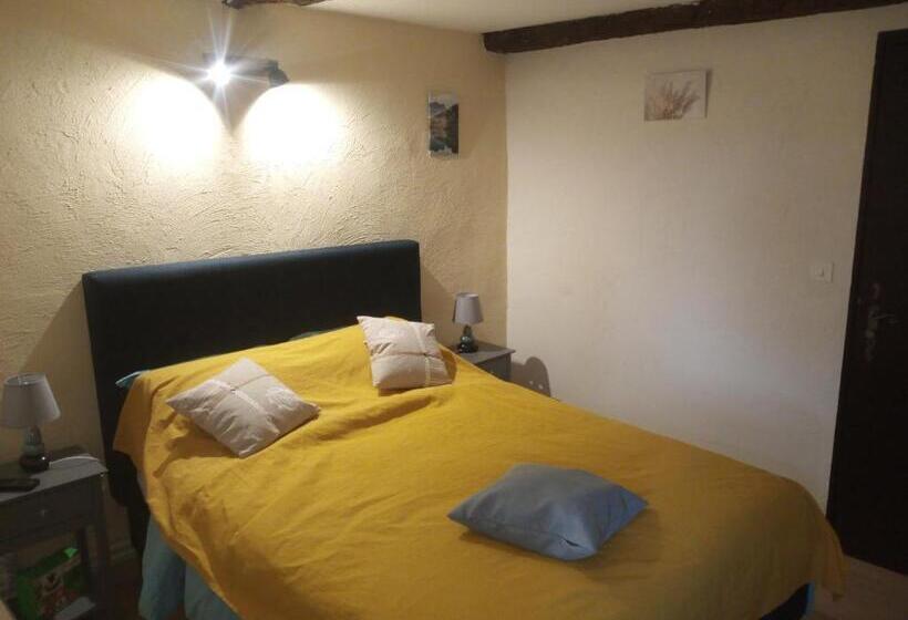 مبيت وإفطار Chambres D Hôtes L Amphitryon 5 Chambres