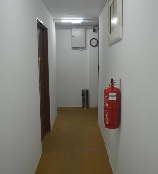 D Bj Motel