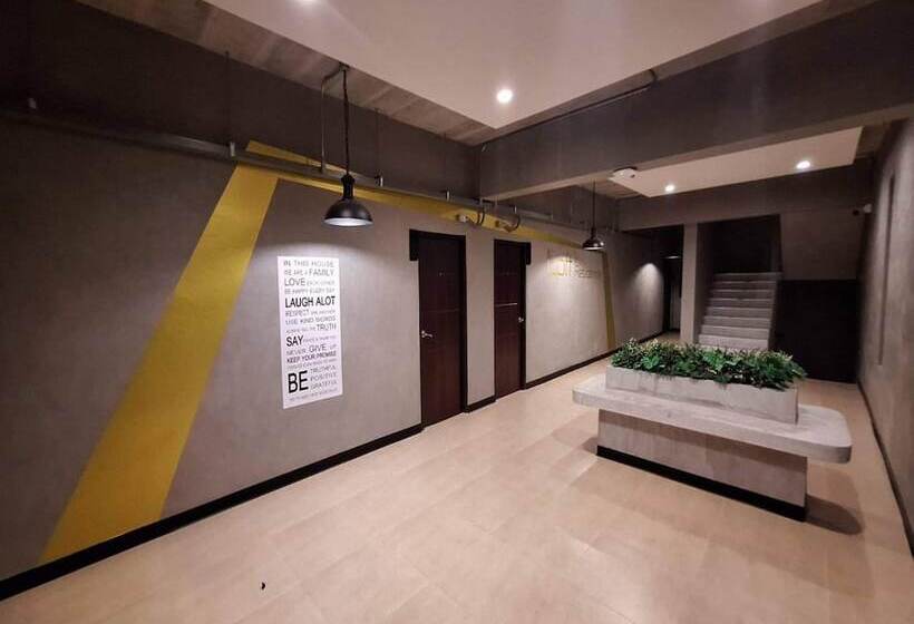هتل Capital O 75512 Loft Residence  Suphanburi