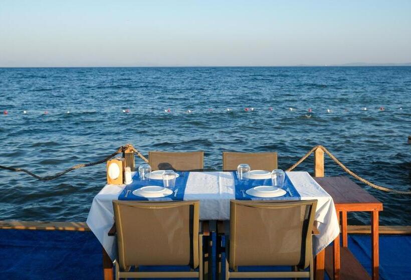 هتل Gargaron Beach