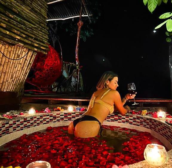 هتل Nidos De Pajaros