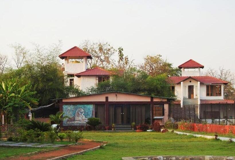 בית מלון כפרי The Lake View Tadoba