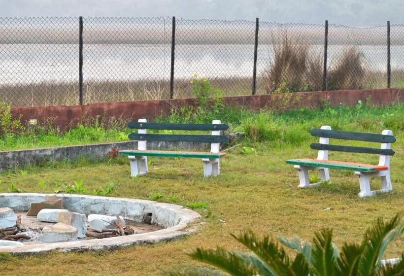 בית מלון כפרי The Lake View Tadoba