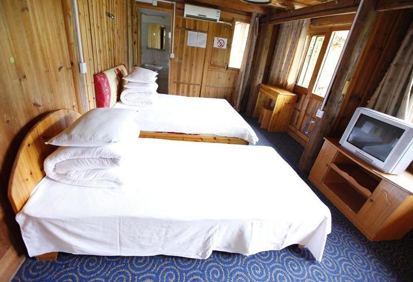 Dragon's Den Hostel