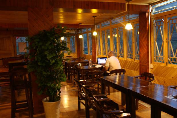Dragon's Den Hostel