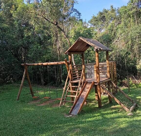 ユースホステル Pousada E Camping Claro Casa De Pedra De Delfinópolis  Mg