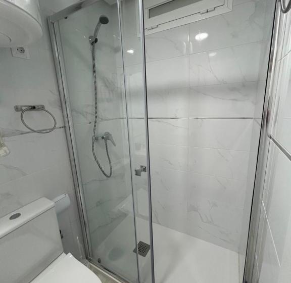 تختخواب و صبحانه Habitaciónes Doble Con Baño Privado En El Centro De Madrid