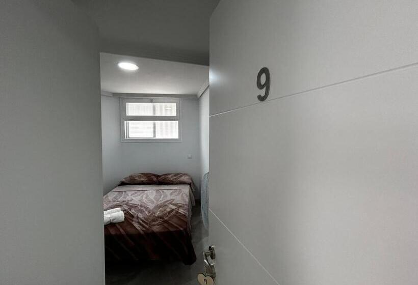 تختخواب و صبحانه Habitaciónes Doble Con Baño Privado En El Centro De Madrid