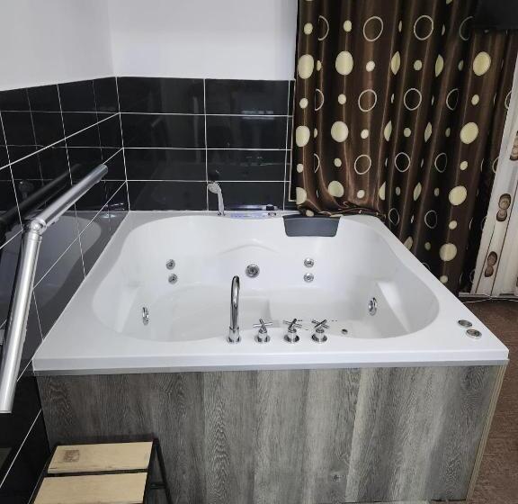 تختخواب و صبحانه Luxinn