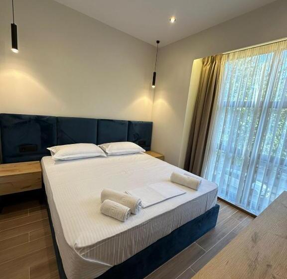 Harper Durres