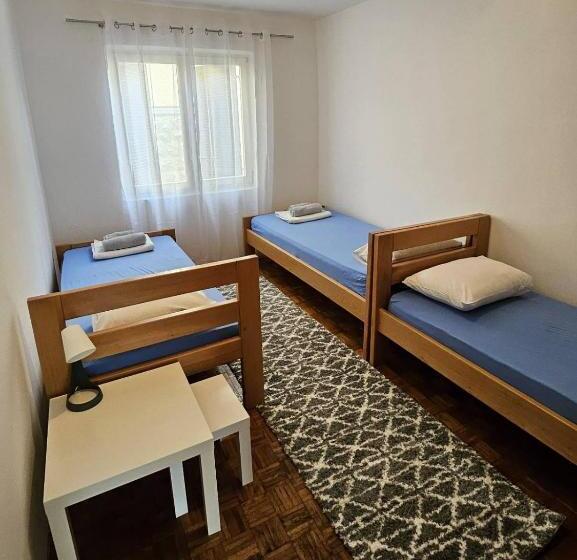 Hostel Divine 2