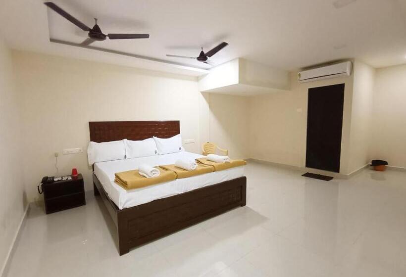 캡슐 호텔 Selvi Residency