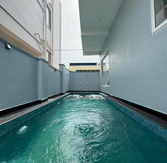 هتل Lavish Homestay