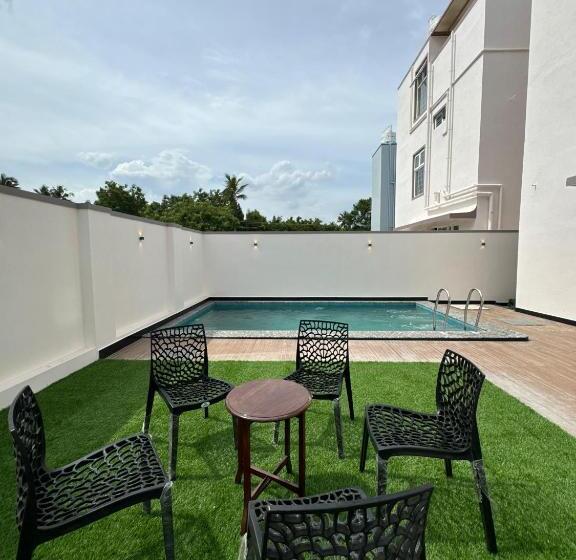 هتل Lavish Homestay