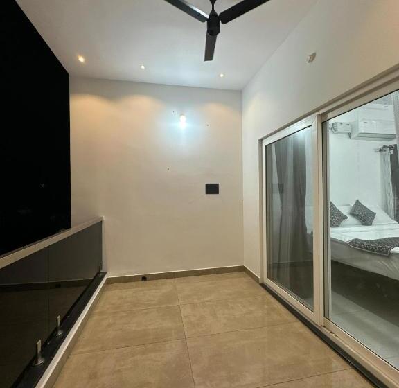 هتل Lavish Homestay