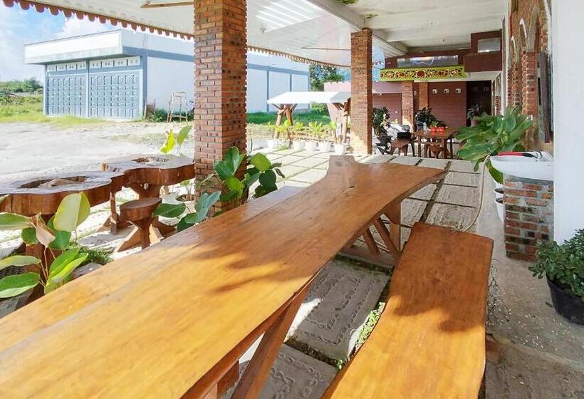 هتل Reddoorz At Jalan Ujung Sampun Berastagi