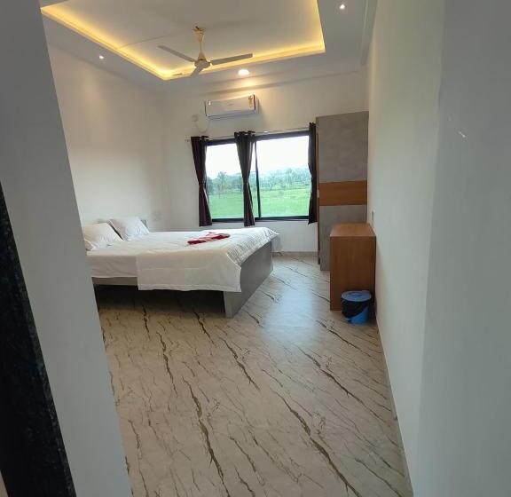 호텔 Shri Resort & Lodging