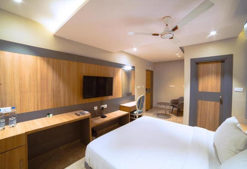 Oviya Hotels