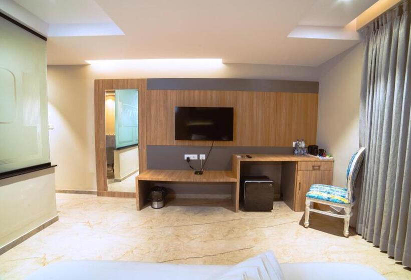 Oviya Hotels
