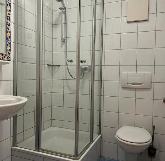 פנסיון Apoli24