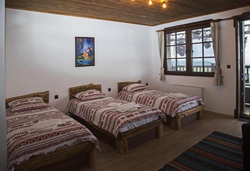 Пансион Chateau Erkech Triple Room