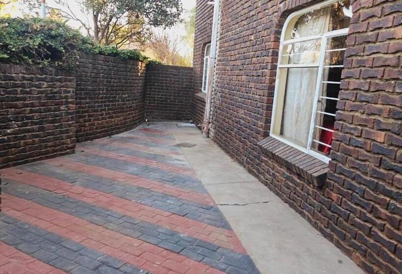 ペンション Happy Stay Guest House Mafikeng