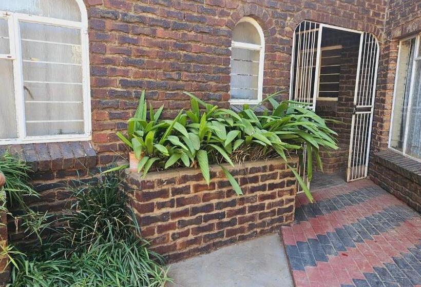 ペンション Happy Stay Guest House Mafikeng