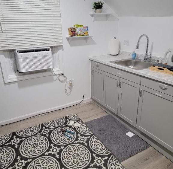 Пансион The Upper Room At Fuller Ave, Euclid Oh