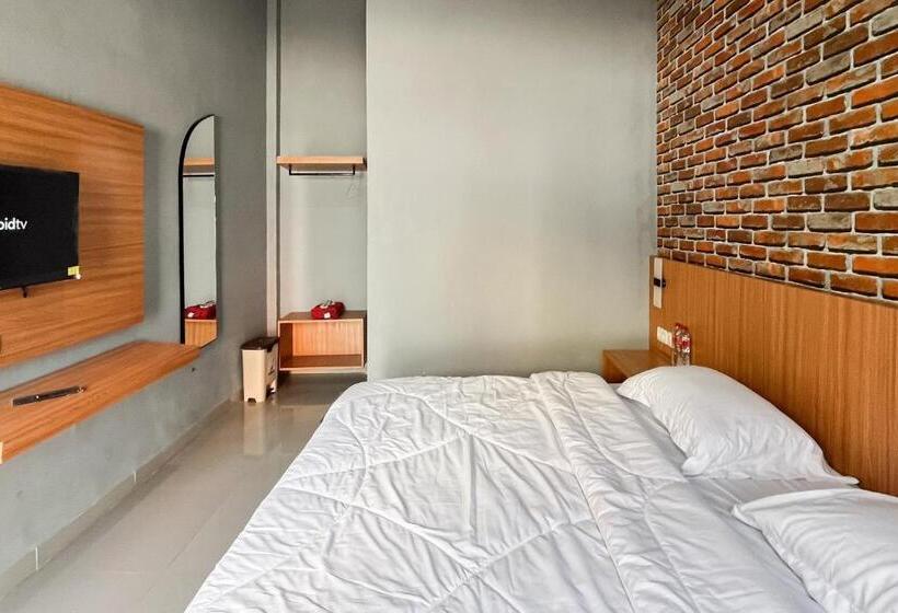 Reddoorz Plus At New Favour Hotel Gunung Dempo