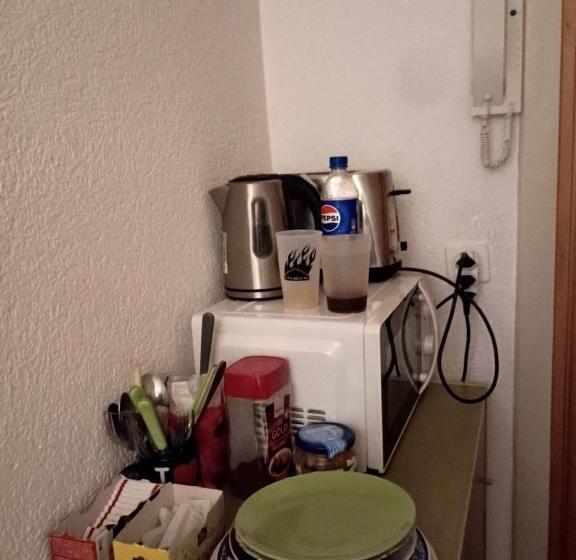 호스텔 Bed In Shared Vintage Room, Old Town, Kitchen ,no Net
