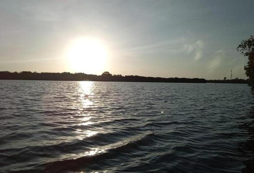 مبيت وإفطار Arjuna Lagoon Resort