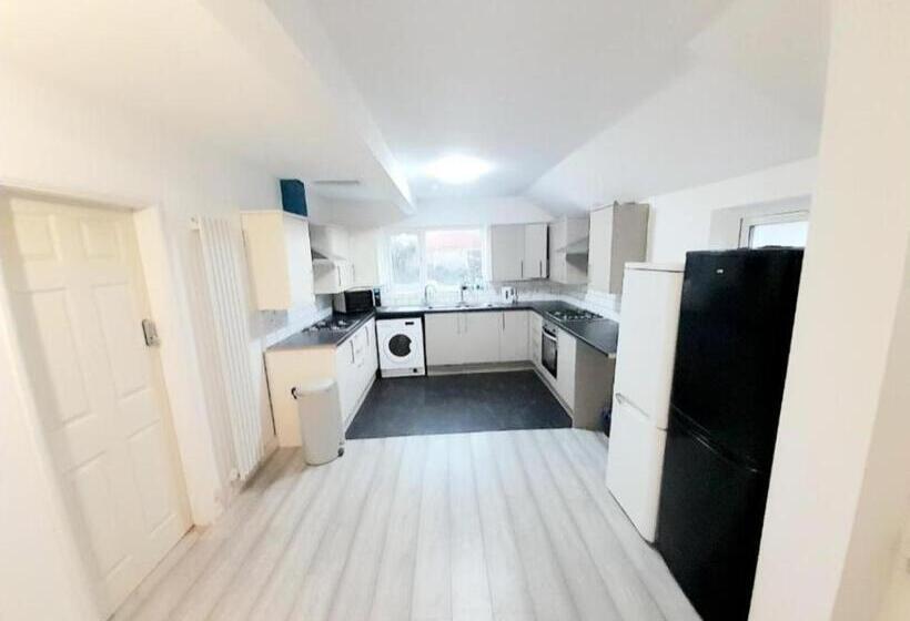 פנסיון Double Ensuite Room Free Parking