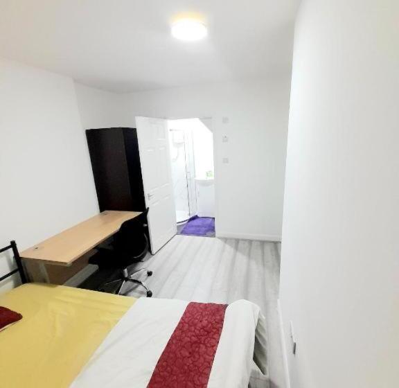 פנסיון Double Ensuite Room Free Parking