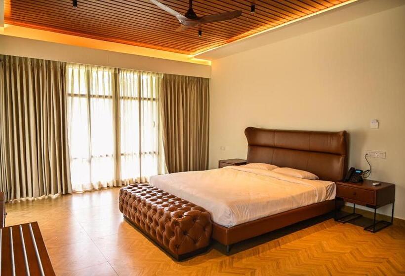 リゾートホテル Sandesh Water Edge Kabini