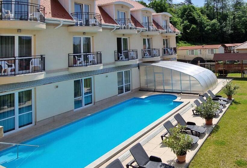 Villa Park Apartmanház