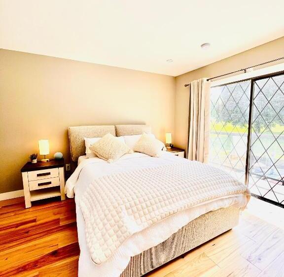 مبيت وإفطار Oceanside Manor   Fancy Room   Golf Course & Beach View