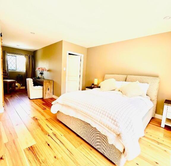 مبيت وإفطار Oceanside Manor   Fancy Room   Golf Course & Beach View