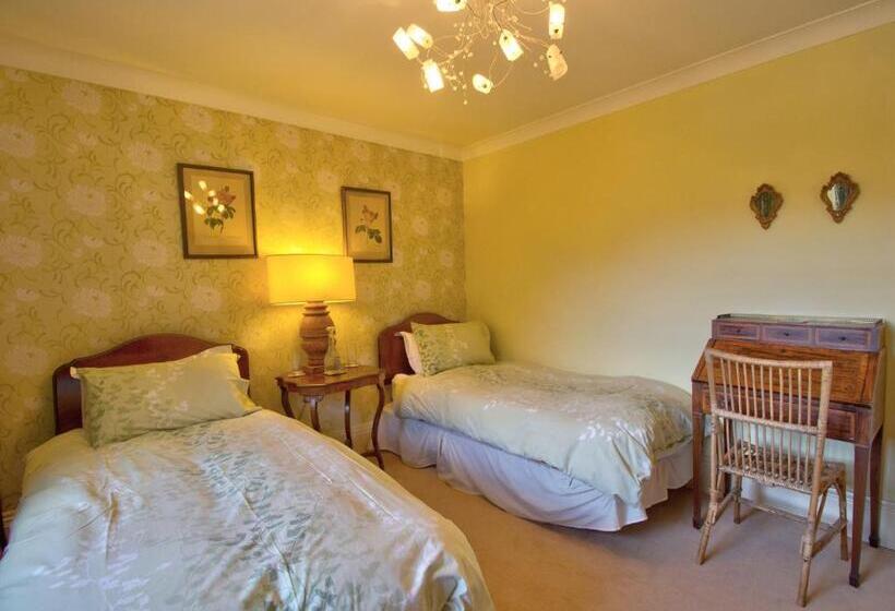 مبيت وإفطار West Compton Manor