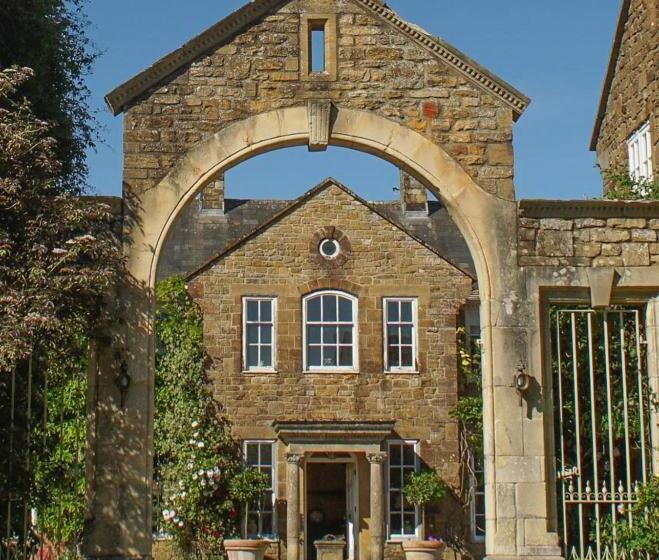 مبيت وإفطار West Compton Manor