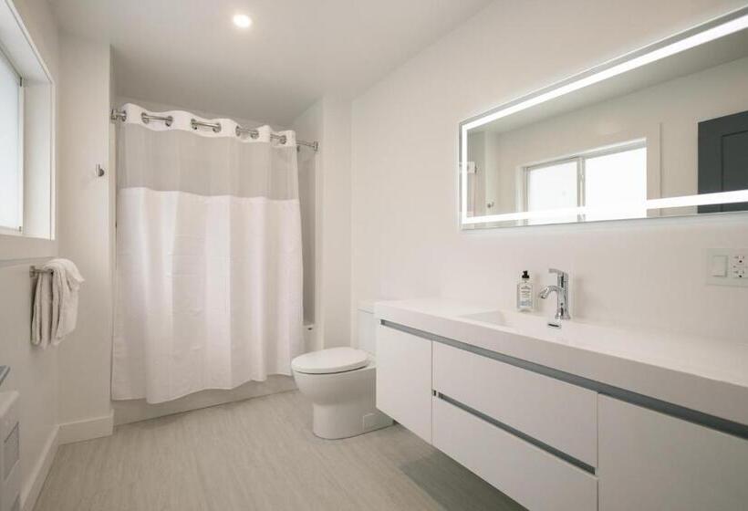فندق Homeport Suites & Residences