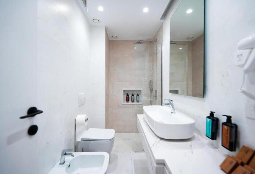 هتل Naos Luxury