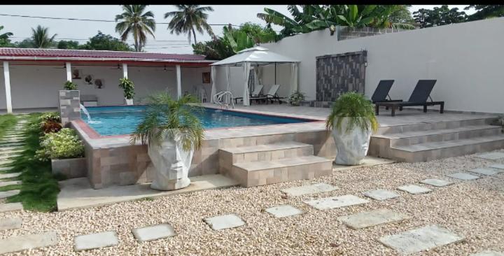 هتل Villa J Leticia