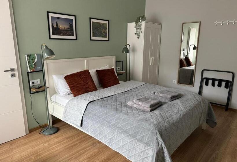 Kastélykert Vendégház Tata