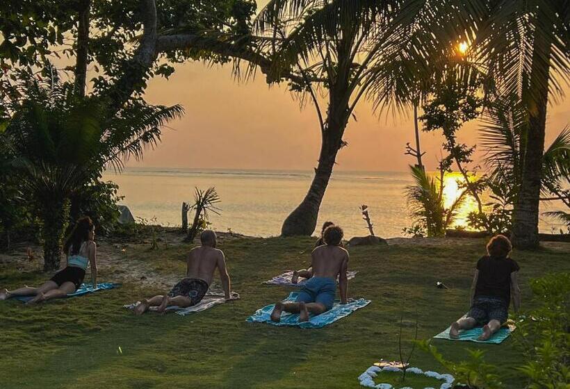 تختخواب و صبحانه Carve Bay Mentawai