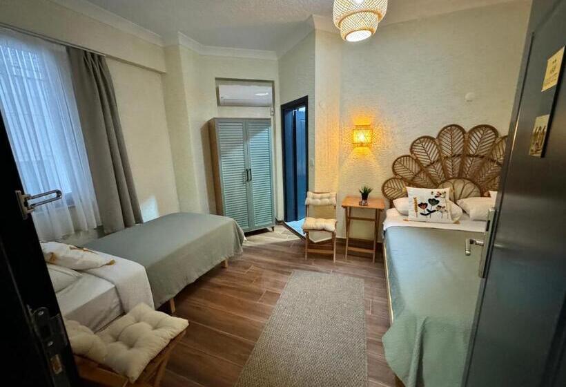 Ados Otel